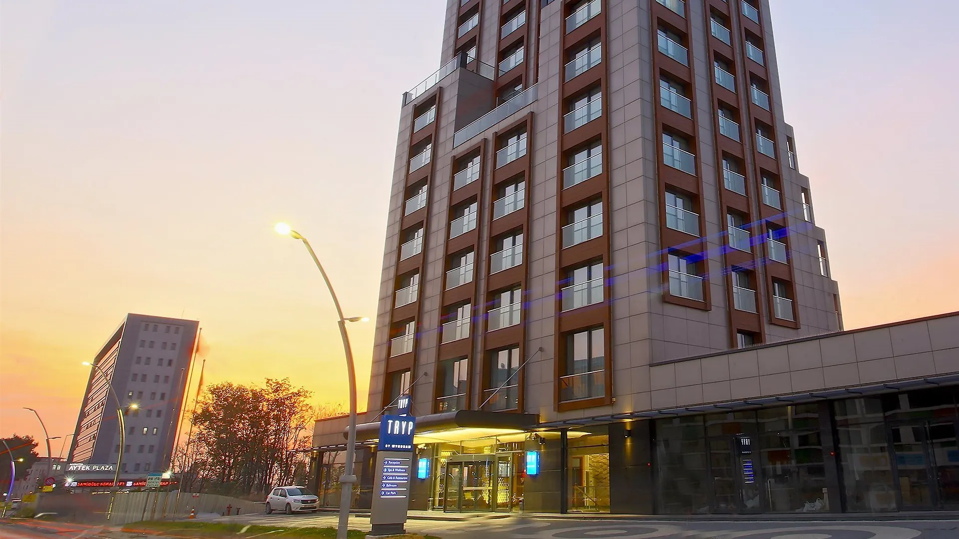 Tryp By Wyndham Istanbul Topkapi 4*,